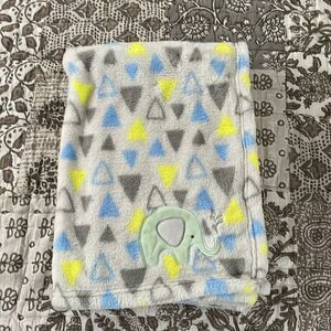 Nwt Zak and Zoey Soft & Snuggly Baby Blankets Blue & gray Triangles